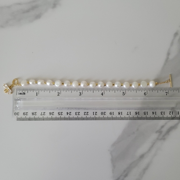 Freshwater Pearl Bracelet with Bee Charm - Picture 6 of 7